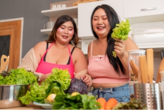 fat-asian-women-learn-how-to-cook-healthy-meals-an-2024-10-24-02-14-49-utc (1)